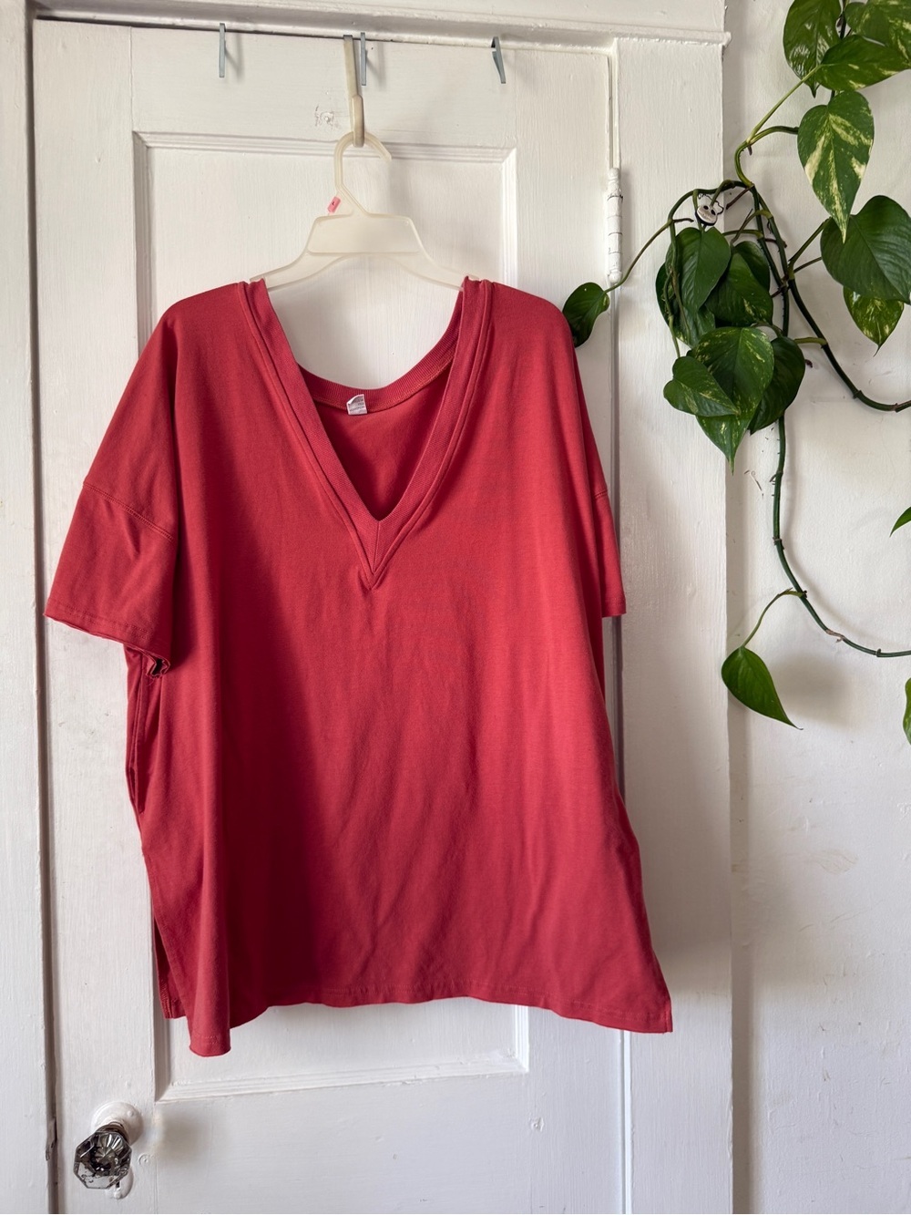 Anrabess size L Relaxed V-Neck Short Sleeve Tee in Rose